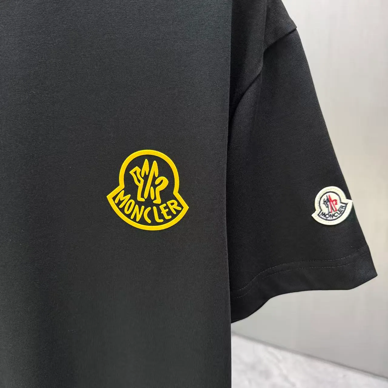 MONCL* * 2026 New Arrival T logo ：Black White Sizes：S M L XL XXL